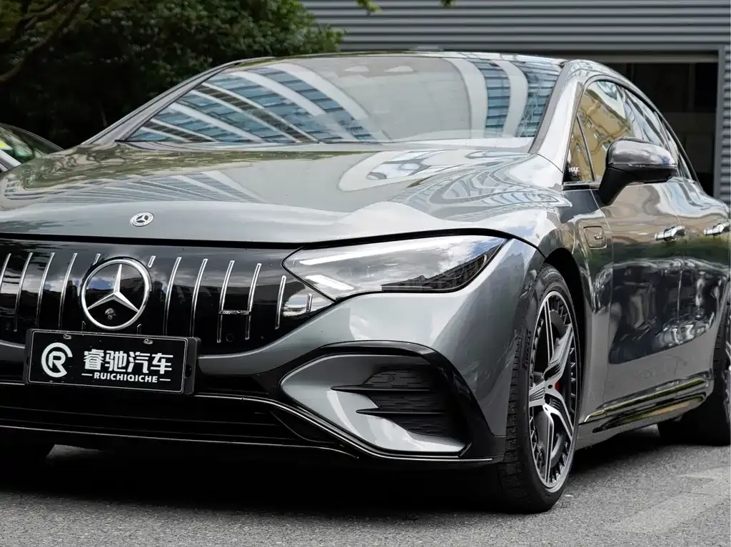 Mercedes-Benz EQE AMG — фото 9