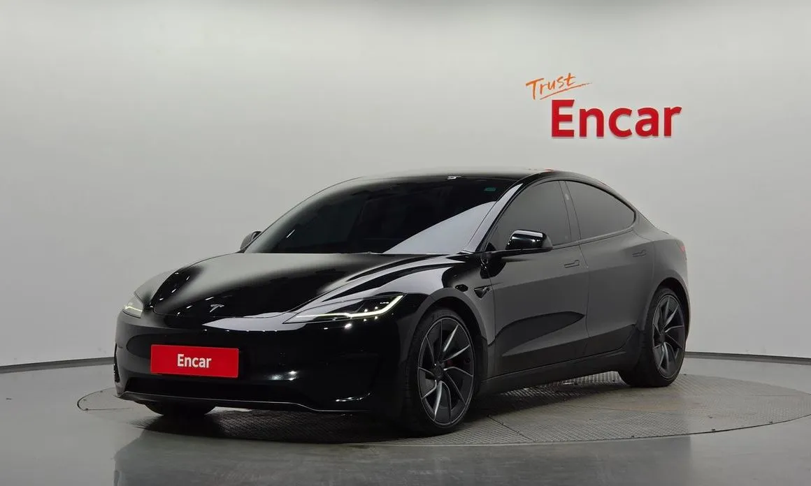 Tesla Model 3 — фото 1