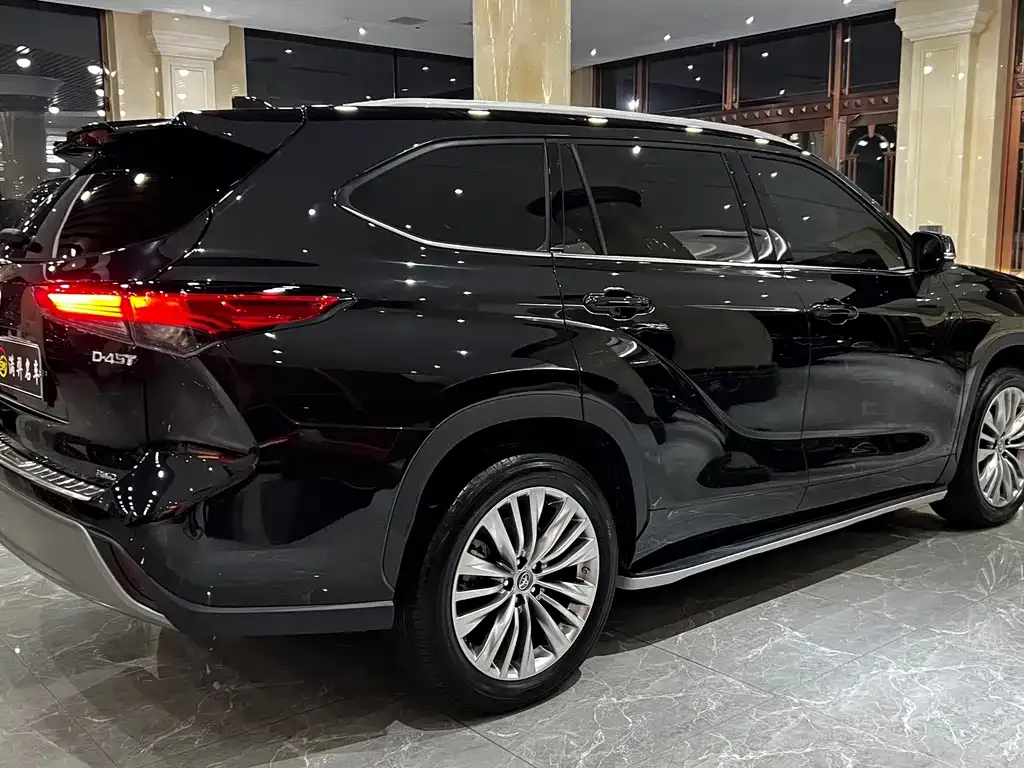 Toyota Highlander — фото 4