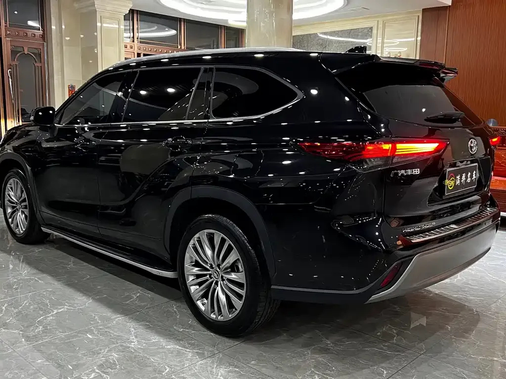 Toyota Highlander — фото 6