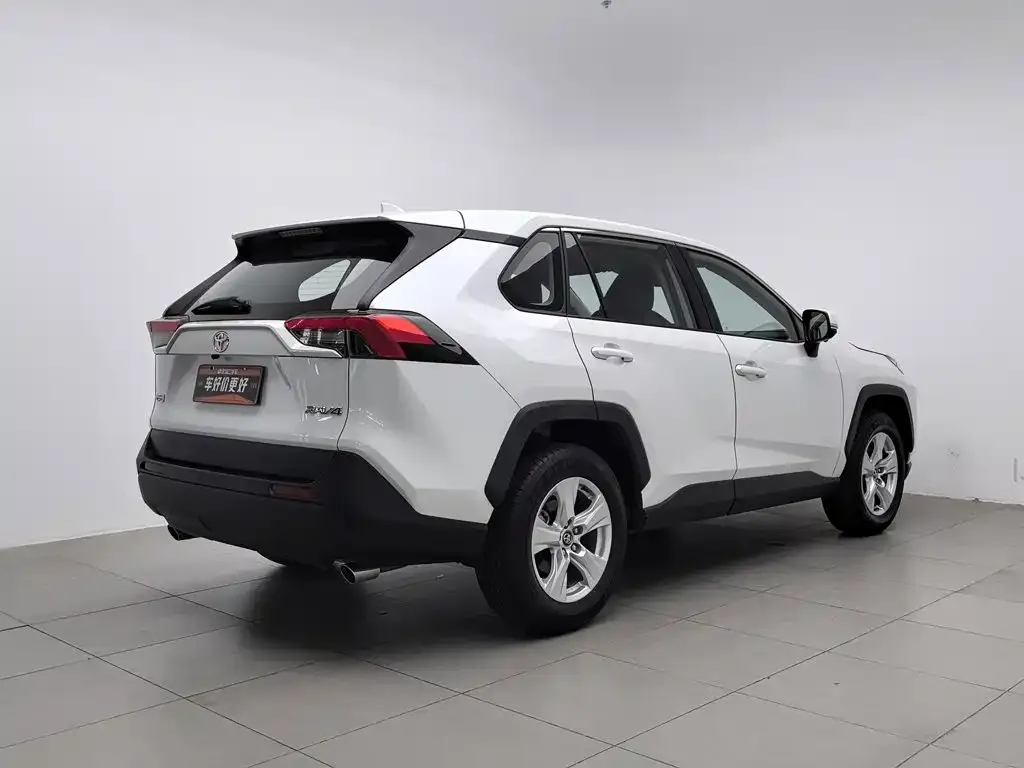 Toyota RAV4 — фото 3
