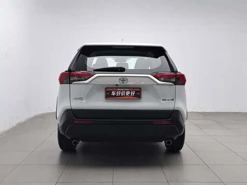 Toyota RAV4 — фото 2