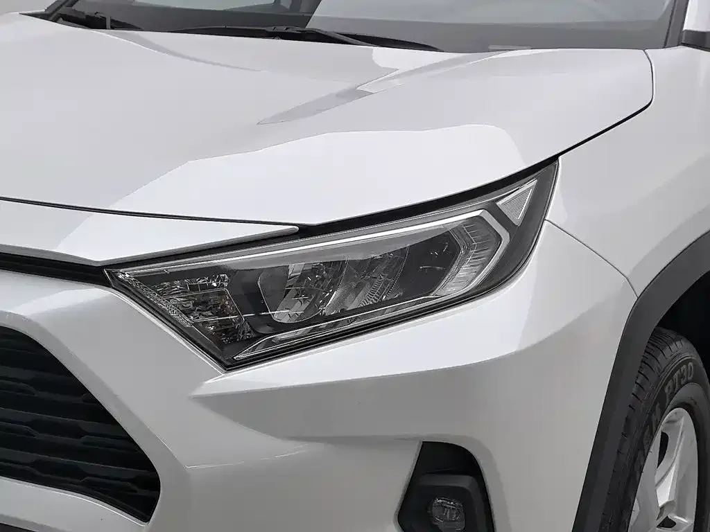 Toyota RAV4 — фото 9
