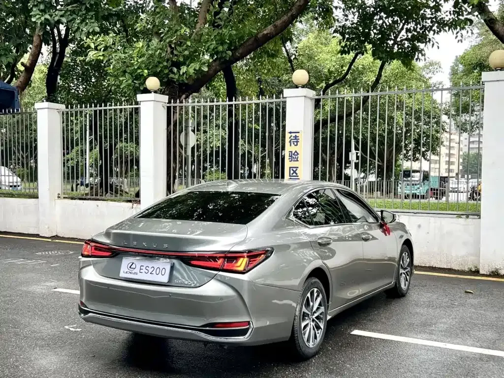 Lexus ES — фото 8