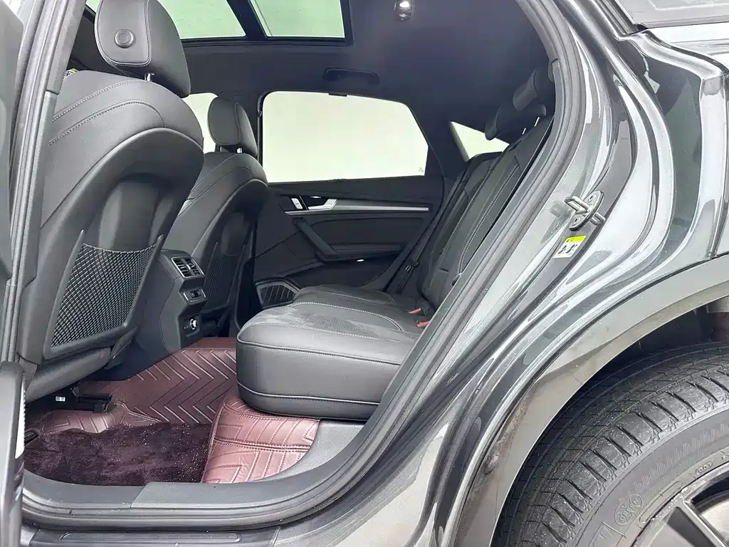 Audi Q5L Sportback — фото 8