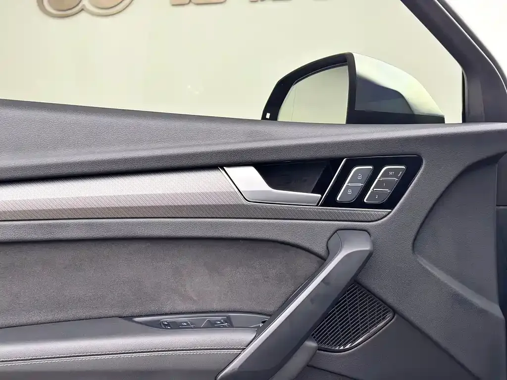 Audi Q5L Sportback — фото 2
