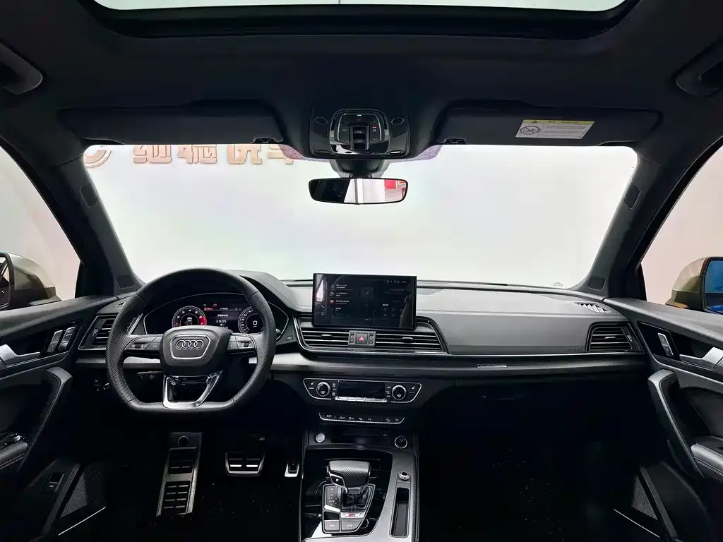 Audi Q5L Sportback — фото 4
