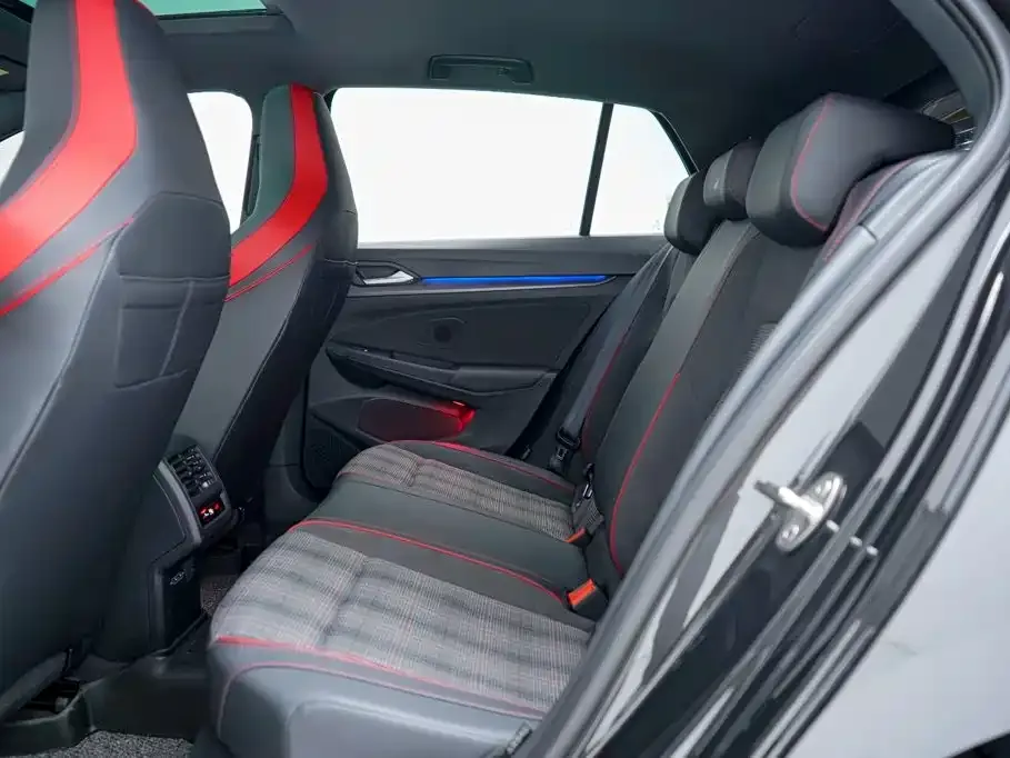 Volkswagen Golf GTI — фото 5