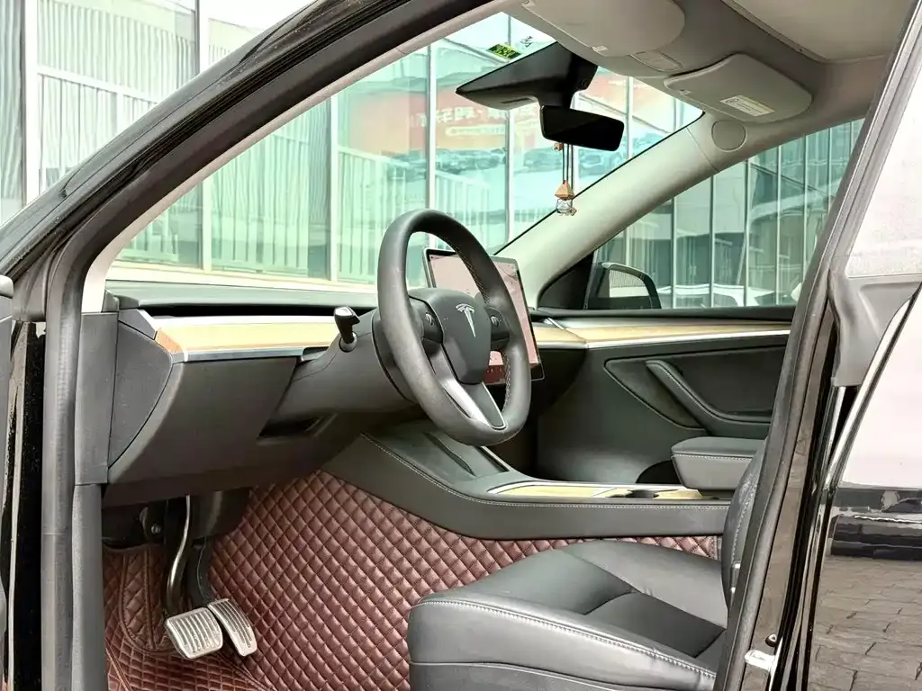 Tesla Model Y — фото 3