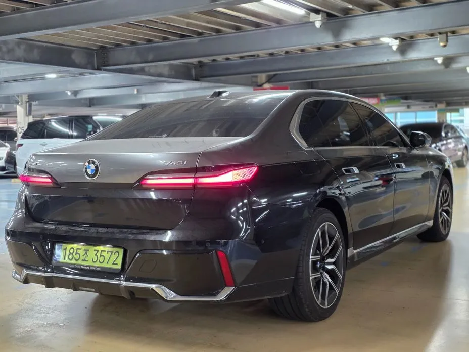 BMW 7-Series — фото 10