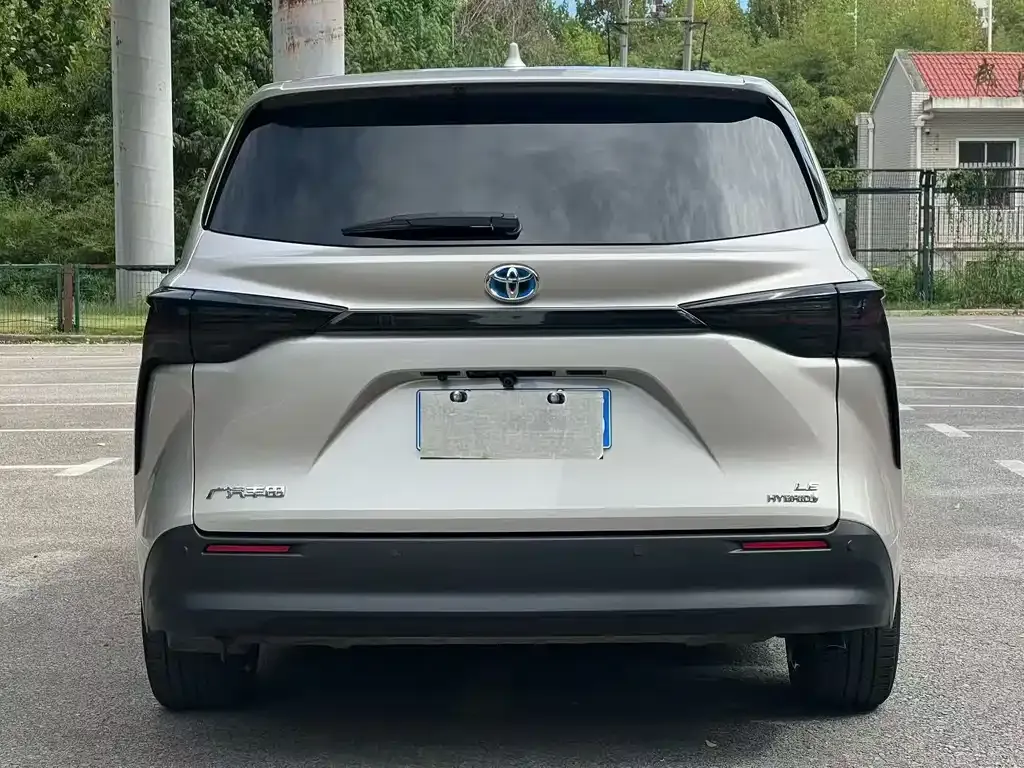 Toyota Sienna — фото 8