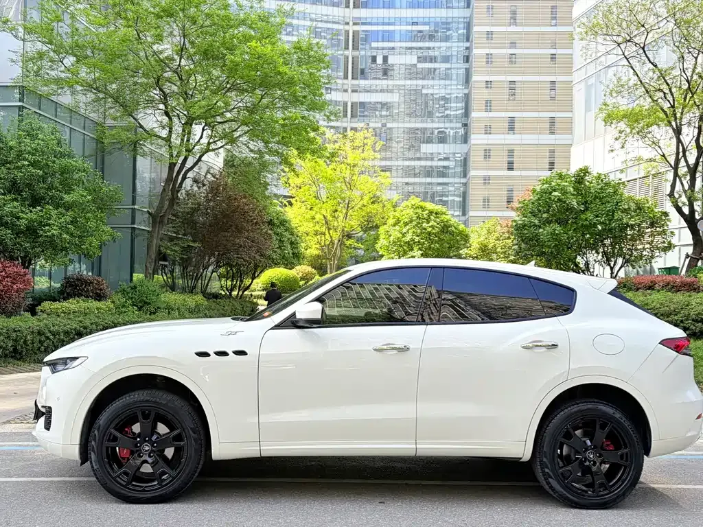 Maserati Levante — фото 6