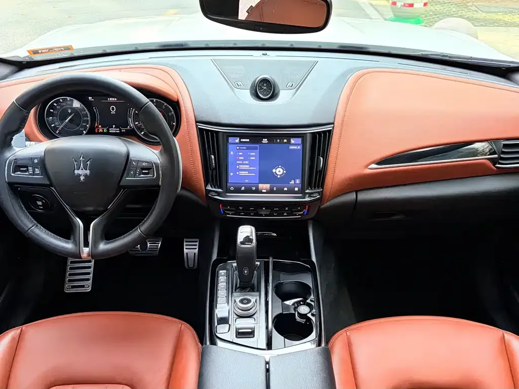 Maserati Levante — фото 4