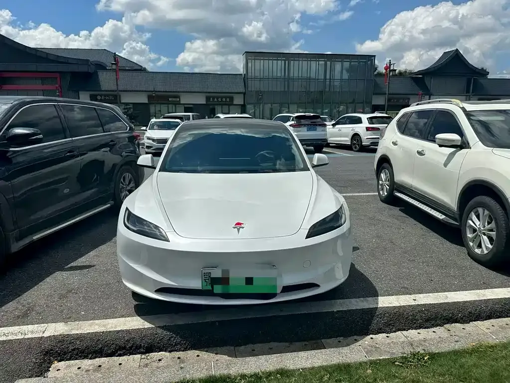 Tesla Model 3 — фото 1