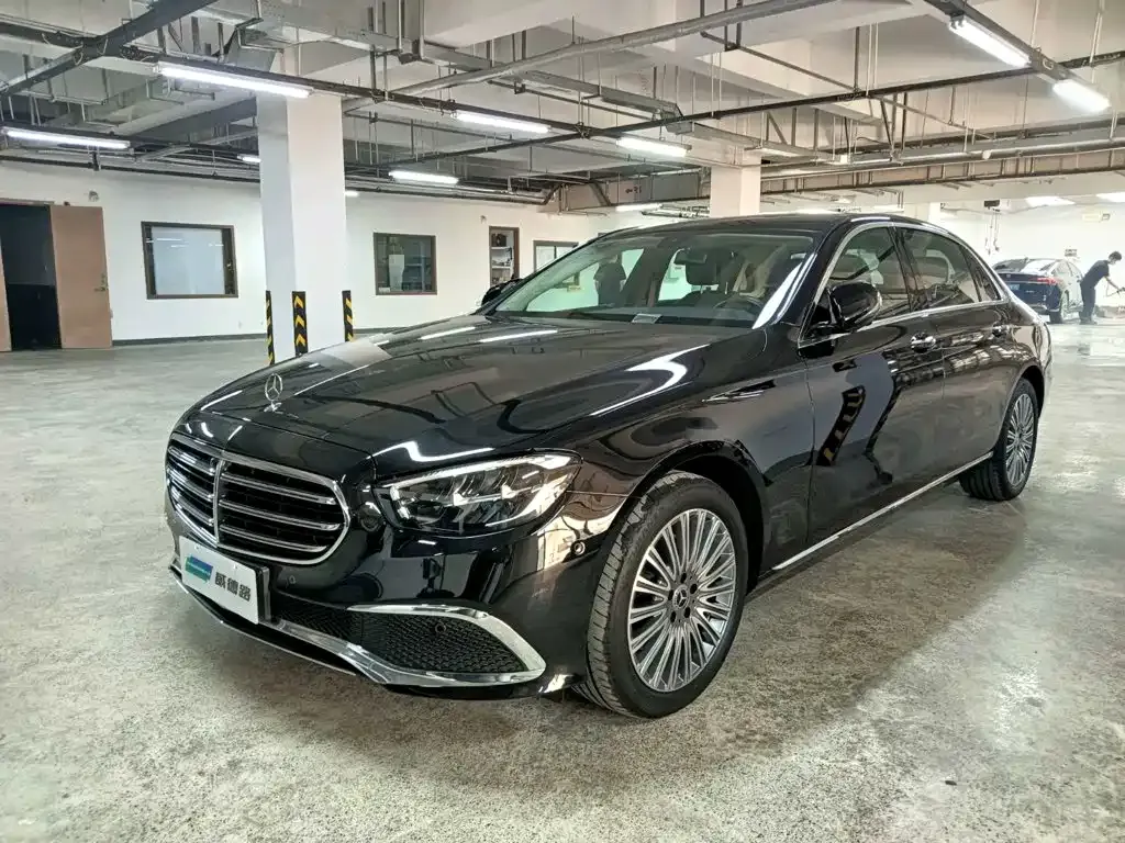 Mercedes-Benz E-Class — фото 1