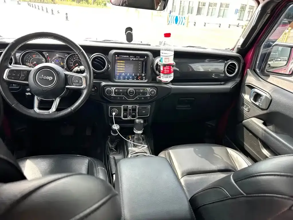 Jeep Wrangler — фото 2