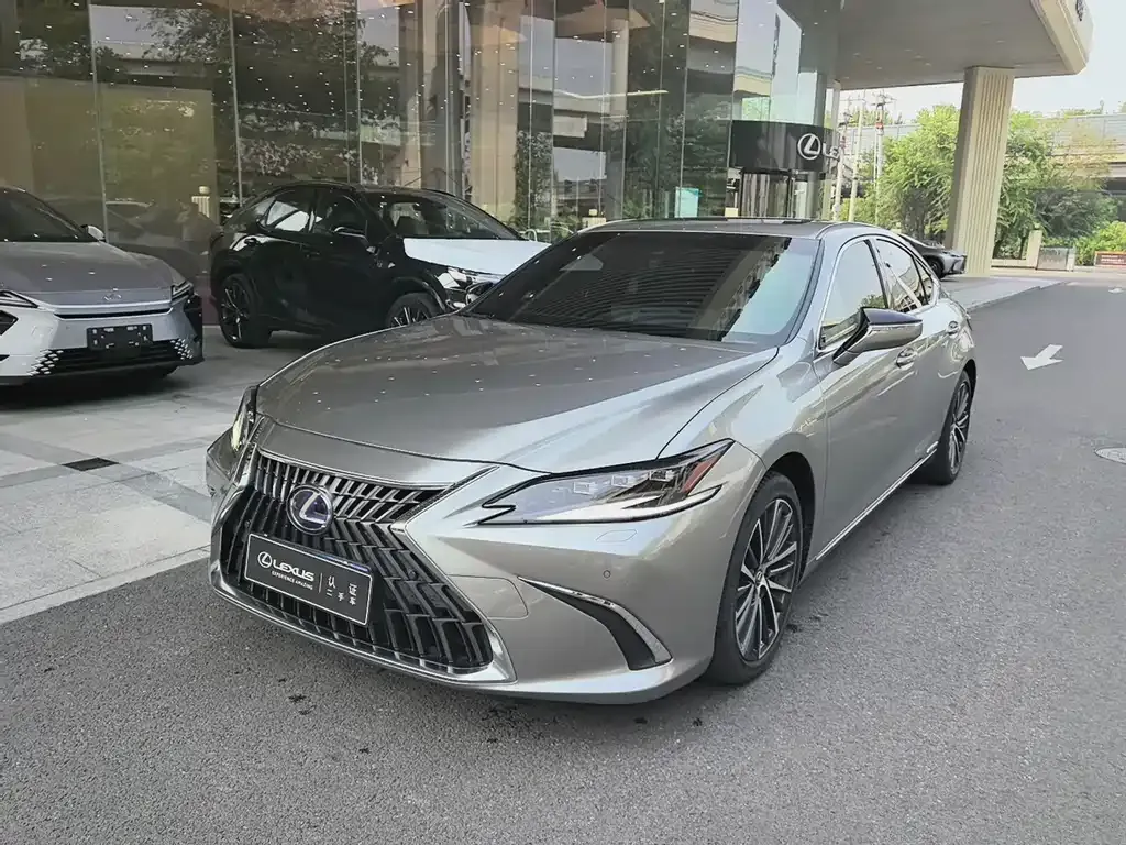 Lexus ES — фото 1