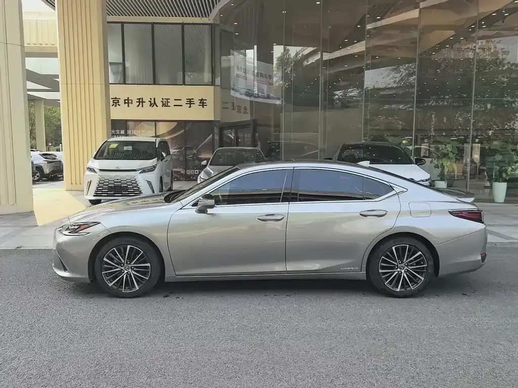 Lexus ES — фото 8