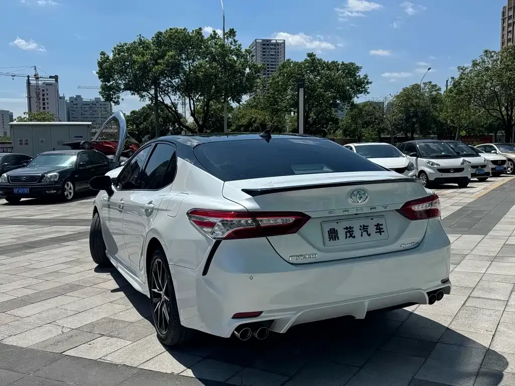 Toyota Camry — фото 6