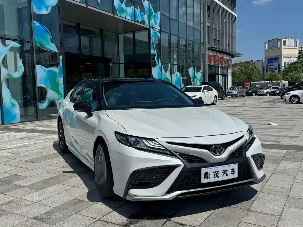 Toyota Camry — фото 9