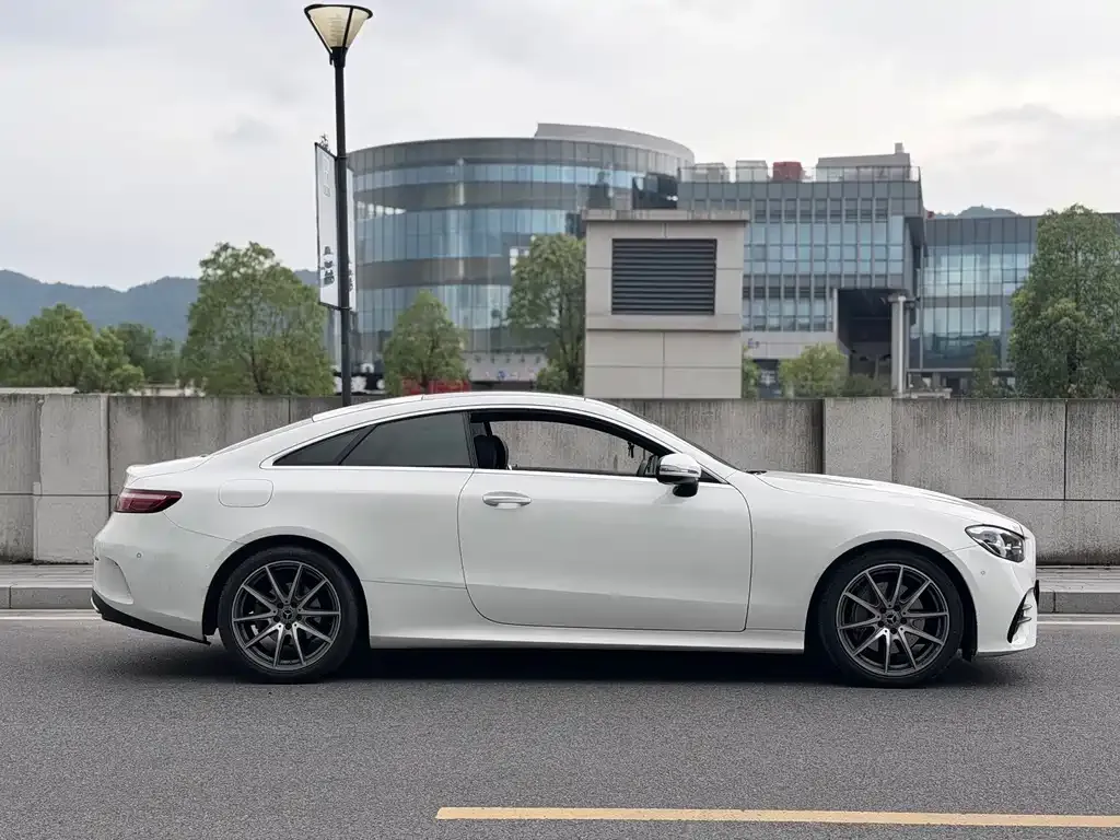 Mercedes-Benz E-Class (Import) — фото 4