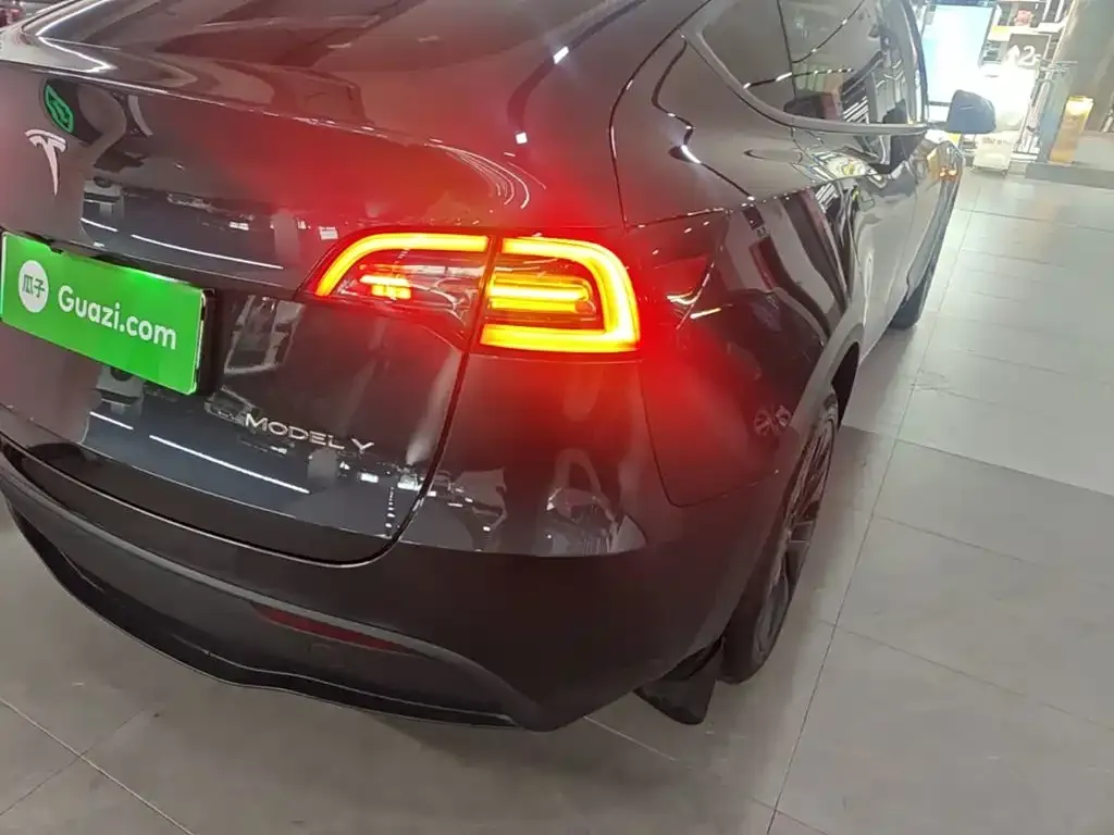 Tesla Model Y — фото 6