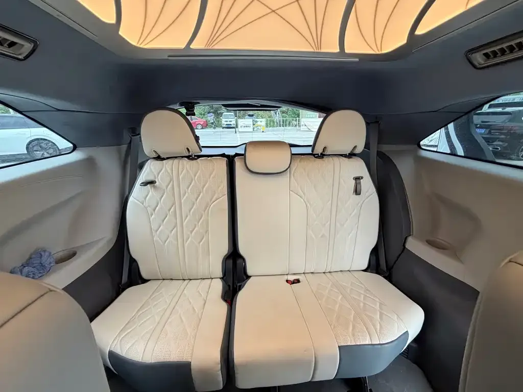 Toyota Sienna — фото 7