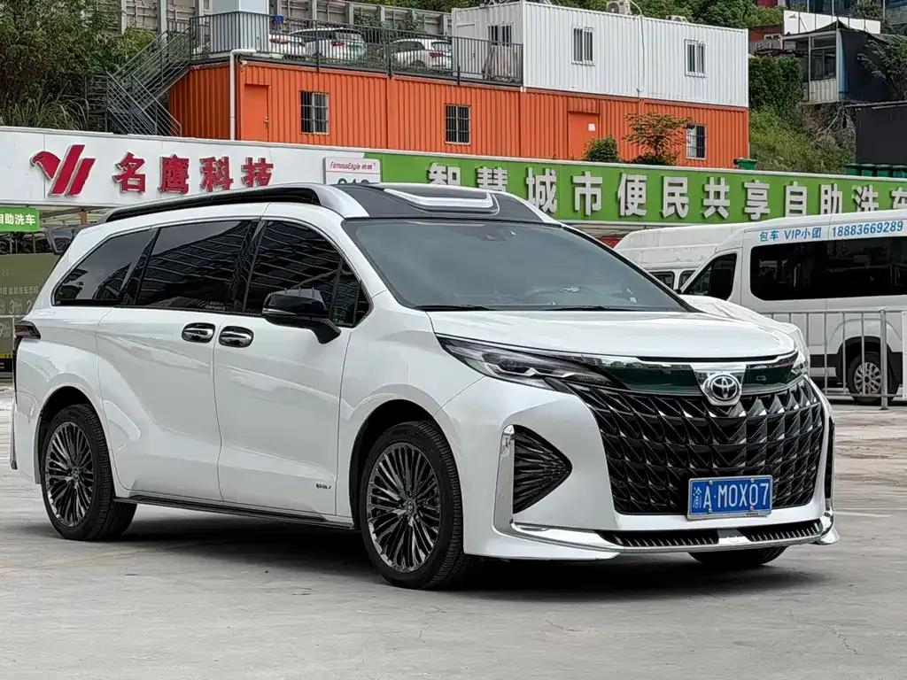 Toyota Sienna — фото 10
