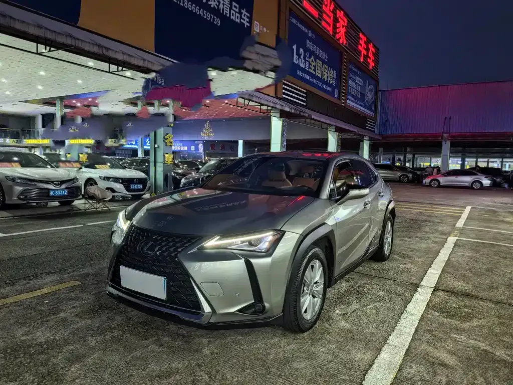 Lexus UX — фото 1