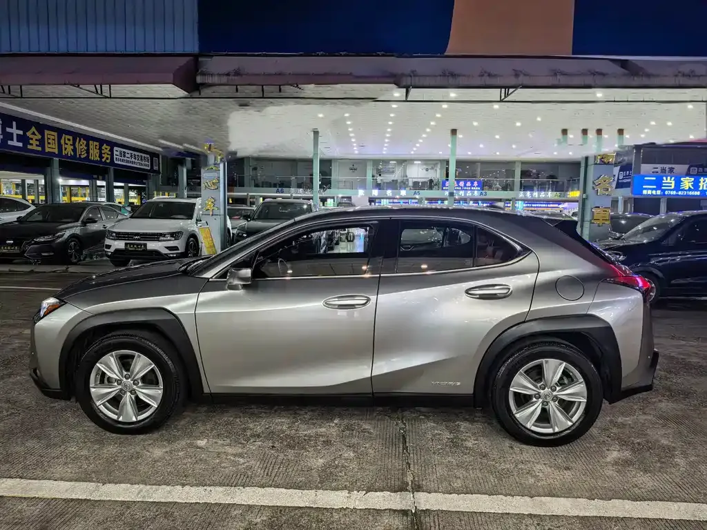 Lexus UX — фото 6