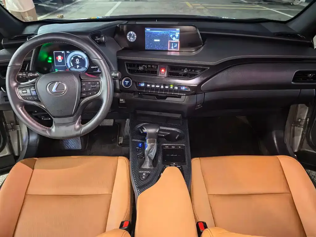 Lexus UX — фото 3