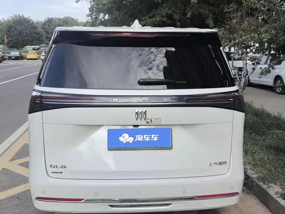 Buick GL8 Hybrid — фото 10