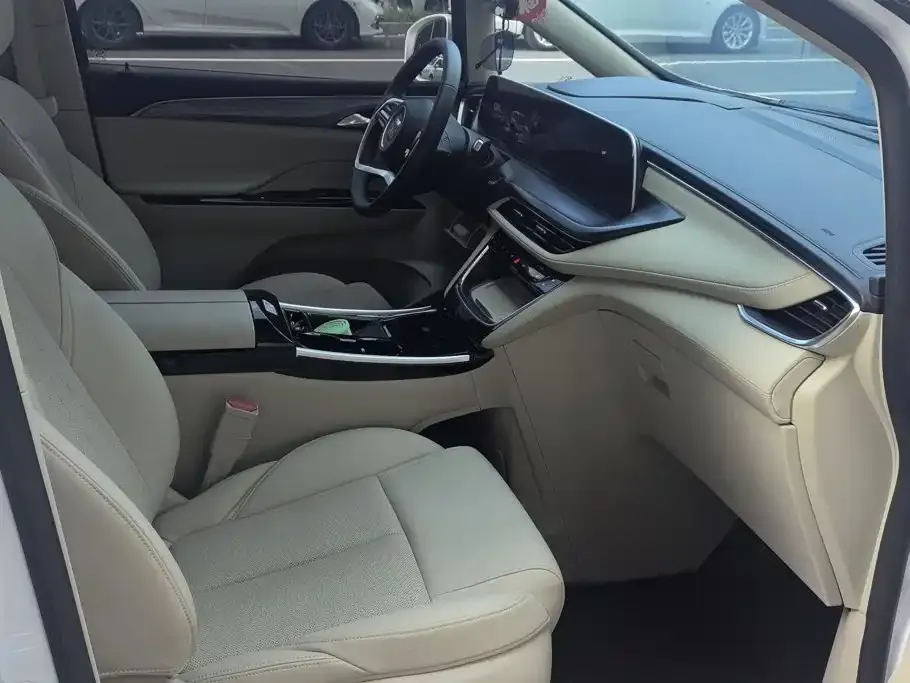 Buick GL8 Hybrid — фото 2