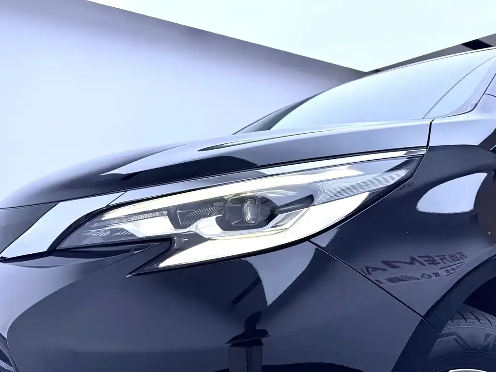 Toyota Sienna — фото 10