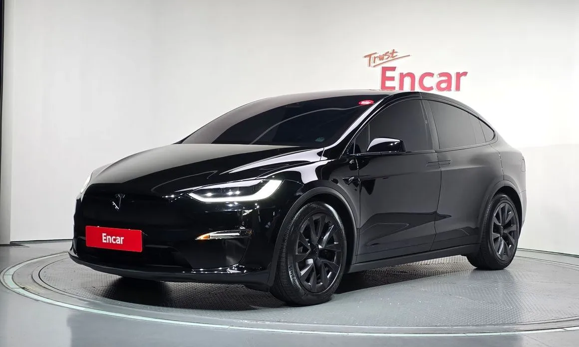 Tesla Model X — фото 1
