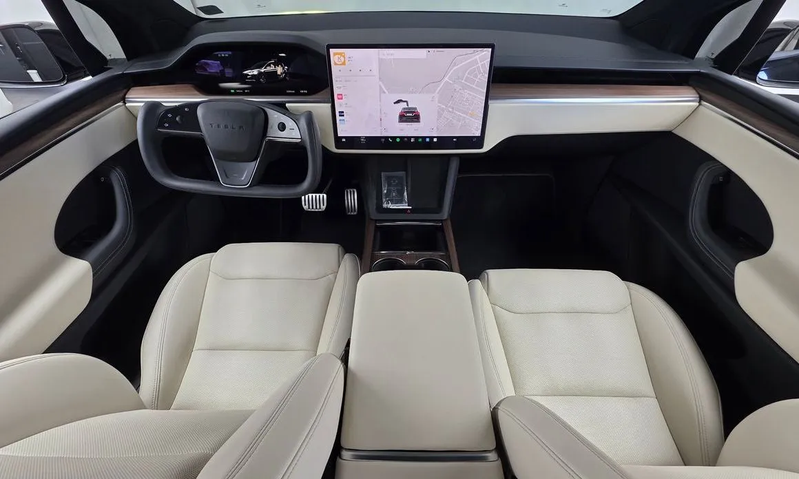 Tesla Model X — фото 7
