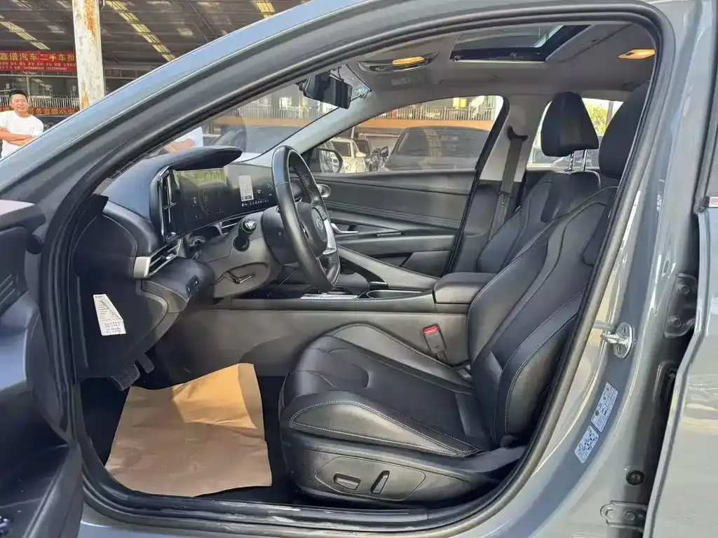 Hyundai Elantra — фото 2
