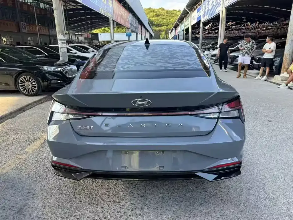 Hyundai Elantra — фото 5