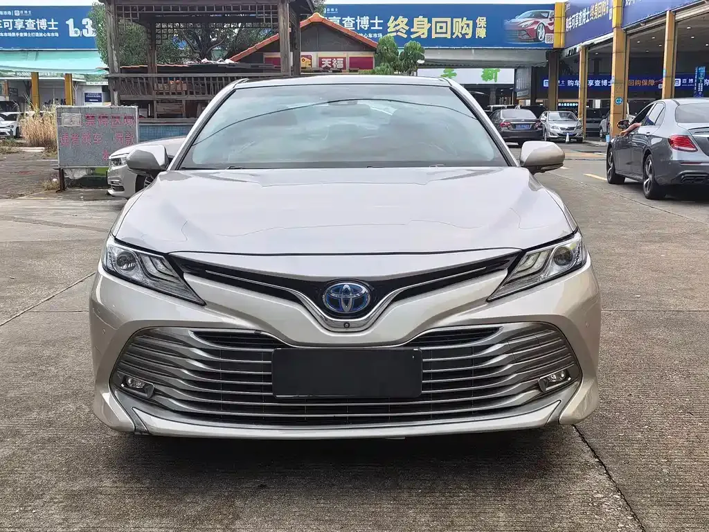 Toyota Camry — фото 10