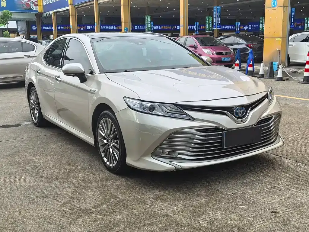 Toyota Camry — фото 9