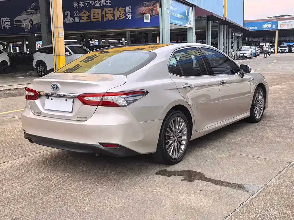 Toyota Camry — фото 5