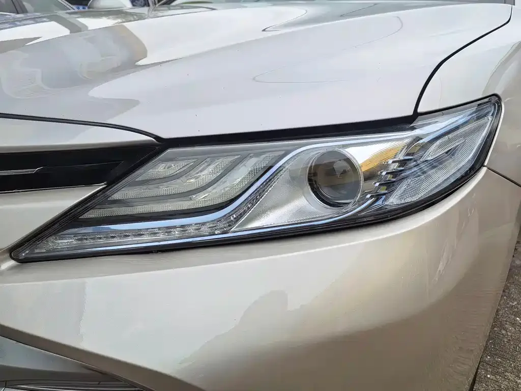 Toyota Camry — фото 2