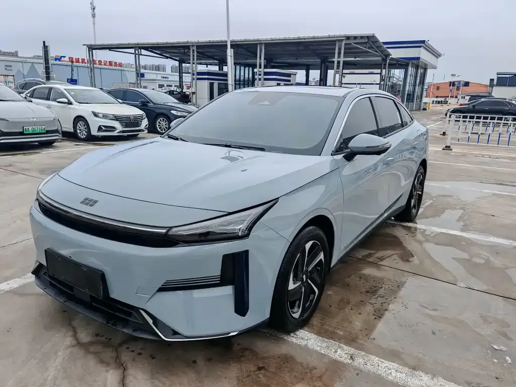 Geely Galaxy L6 — фото 1