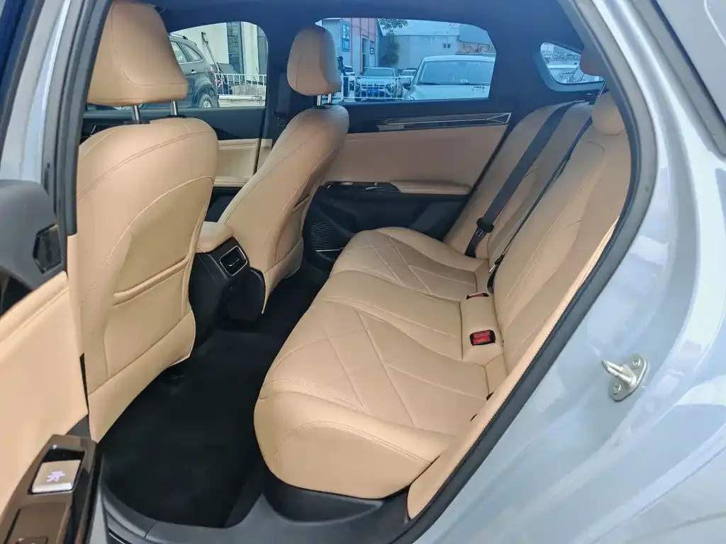 Geely Galaxy L6 — фото 3