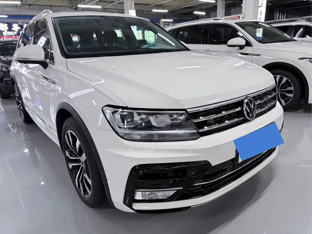Volkswagen Tiguan L — фото 10