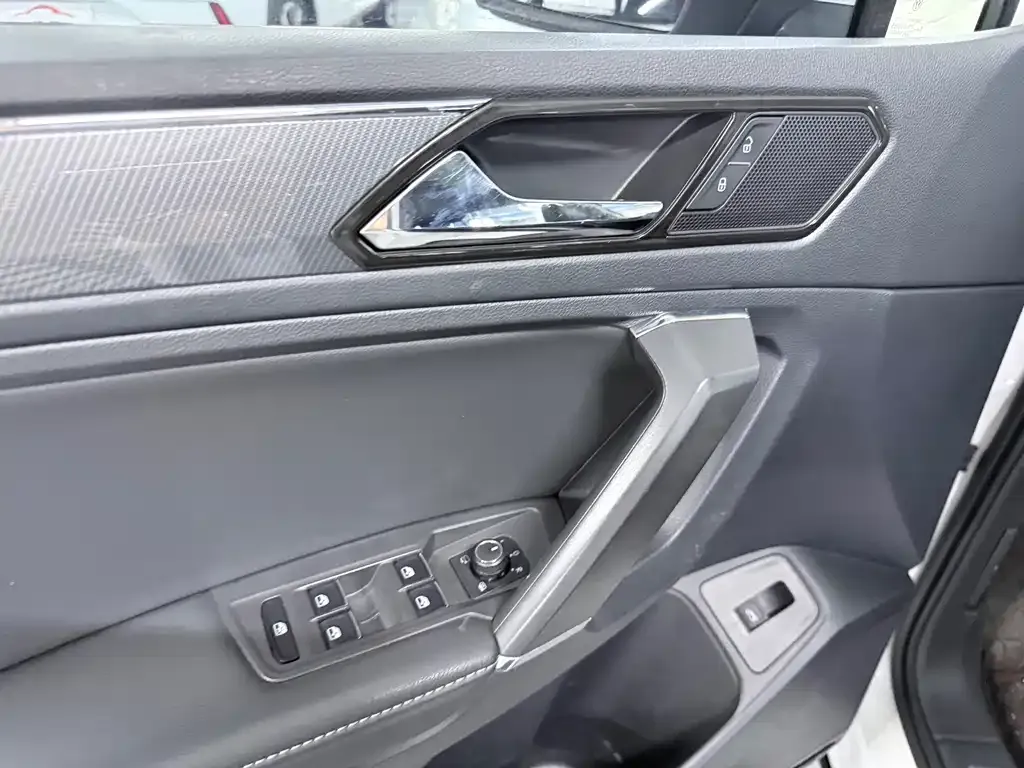 Volkswagen Tiguan L — фото 2