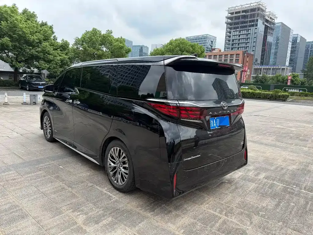 Toyota Alphard — фото 6