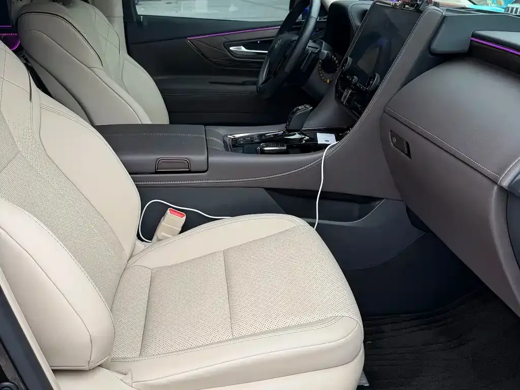 Toyota Alphard — фото 2