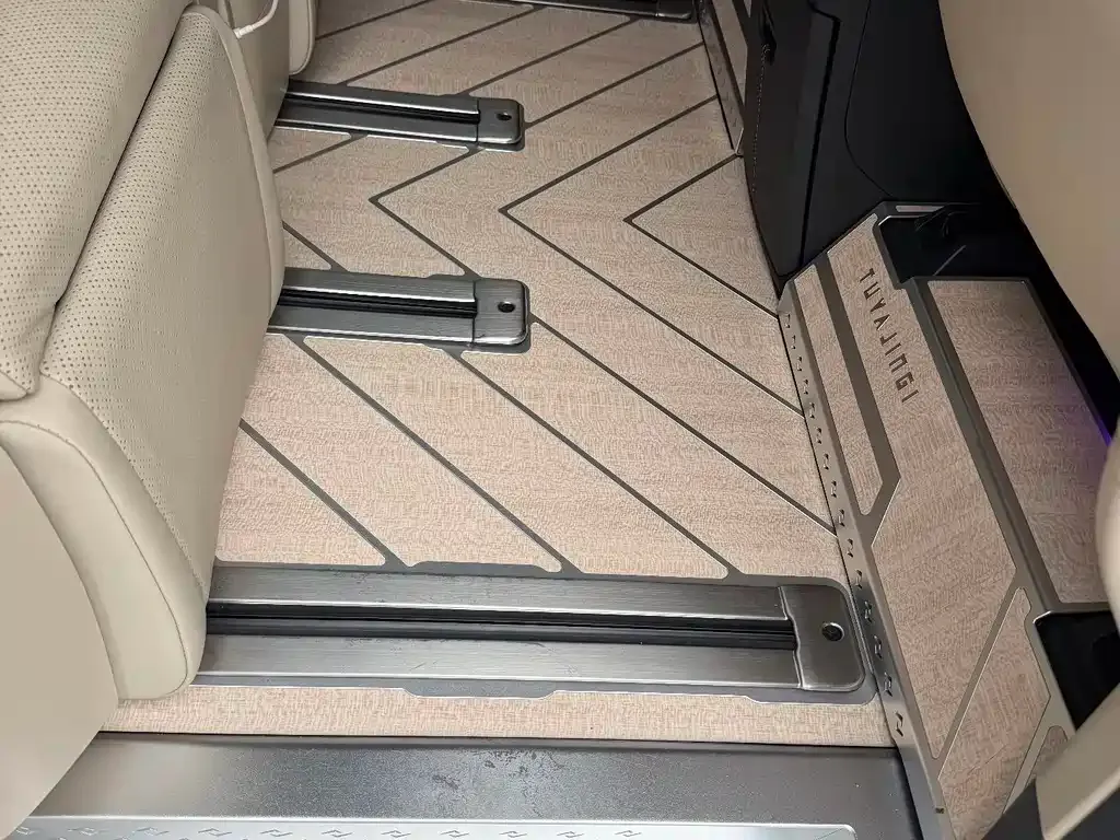 Toyota Alphard — фото 5