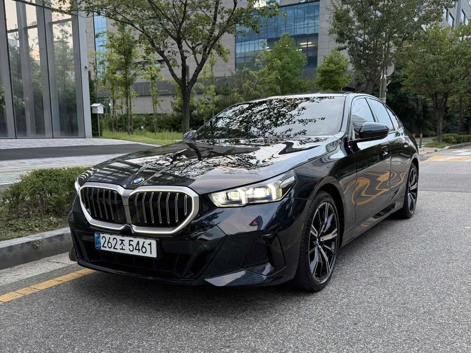 BMW 5-Series — фото 1